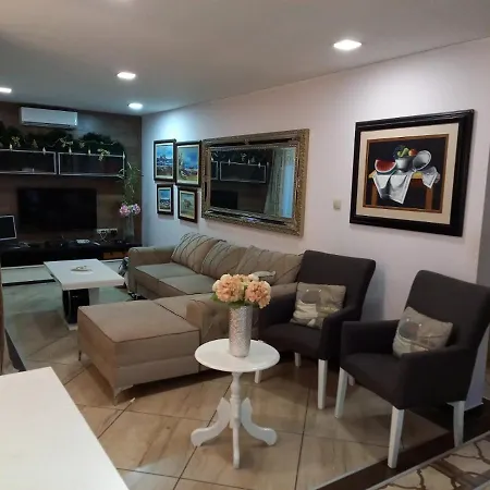 玛雅旅馆 3* 诺威萨