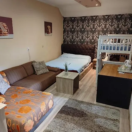 玛雅旅馆 3* 诺威萨